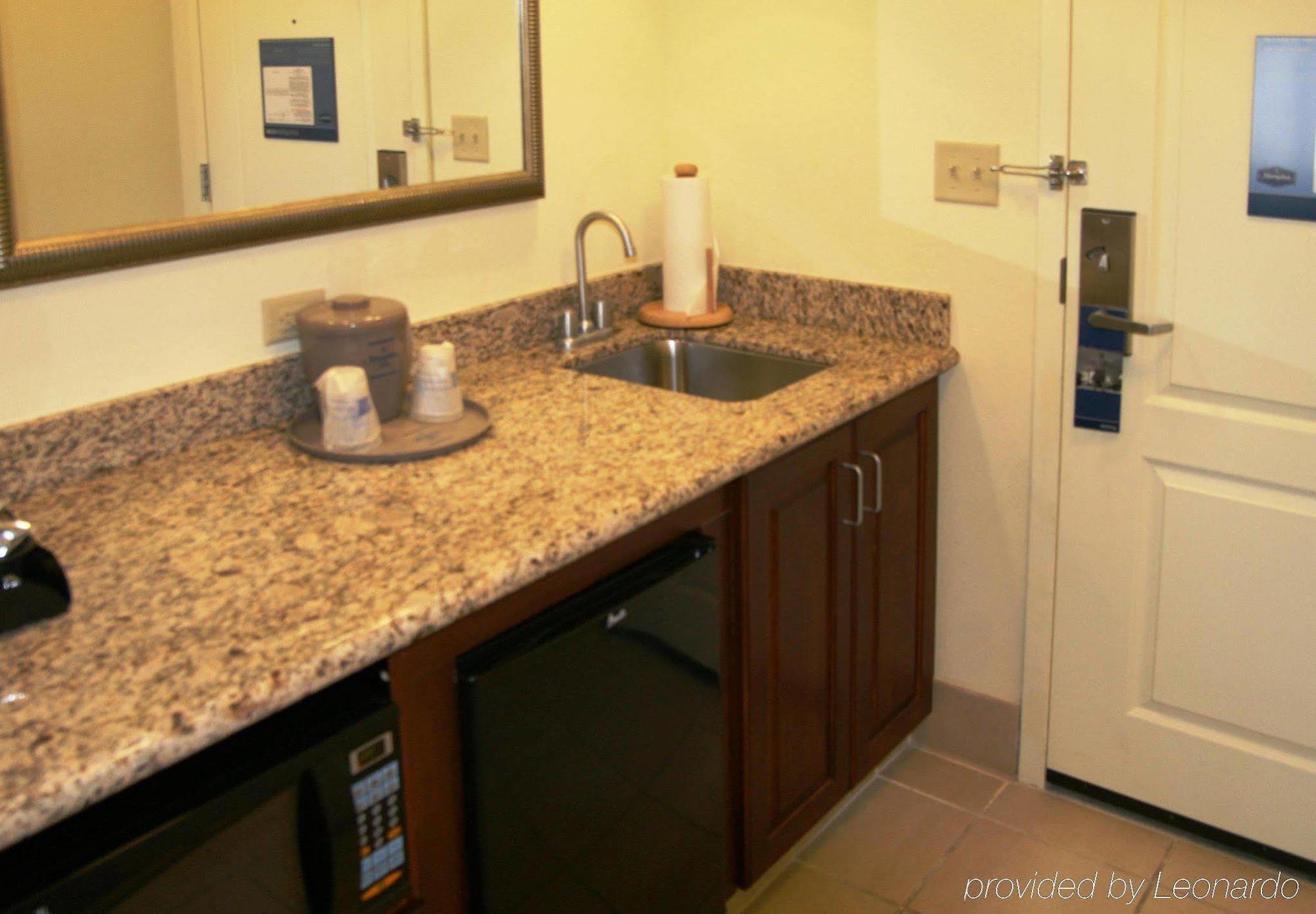 Hampton Inn & Suites Las Vegas-Red Rock/Summerlin Room photo